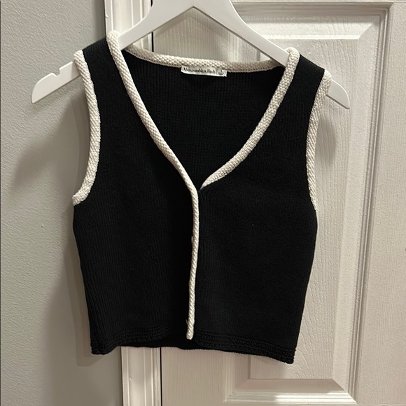 Abercrombie & Fitch Sweaters - Abercrombie & Fitch Black and White Knit Top